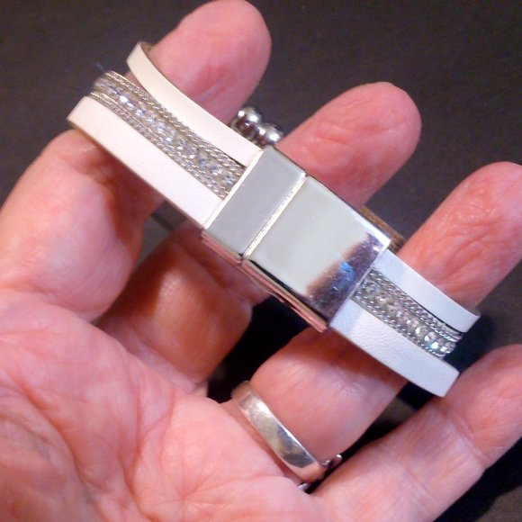 Leather Druzy Rhinestone Magnetic Closure Bracelet - Picture 3 of 4